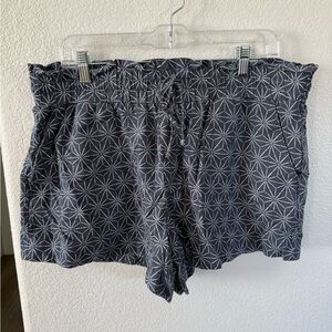 A New Day patterned shorts size XL